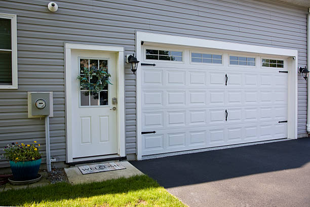 24/7 Emergency Garage Door Panel Replacement experts in Quincy, MA